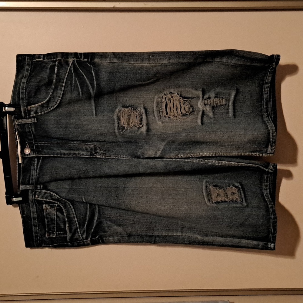 GS-115. Dylan slim fit shorts.  Size 42.